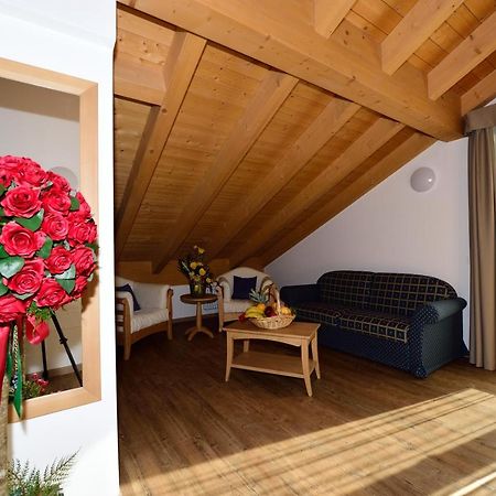 La Casa Al Noce Aparthotel Mezzana  Ngoại thất bức ảnh