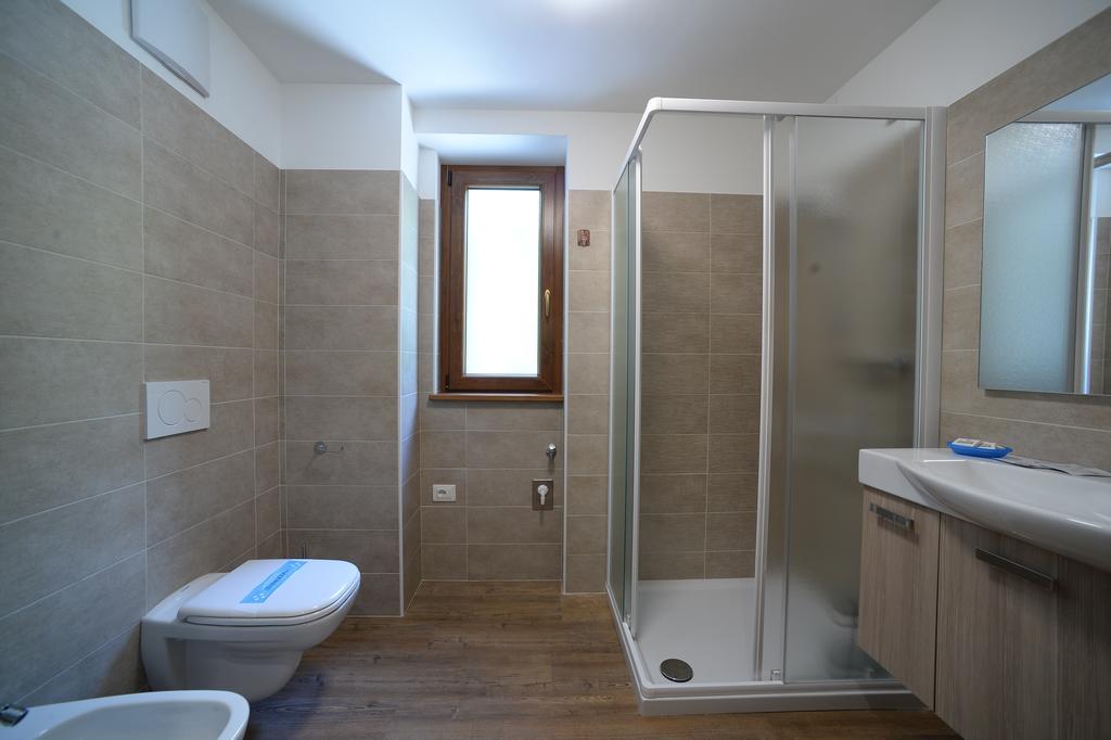 La Casa Al Noce Aparthotel Mezzana  Phòng bức ảnh