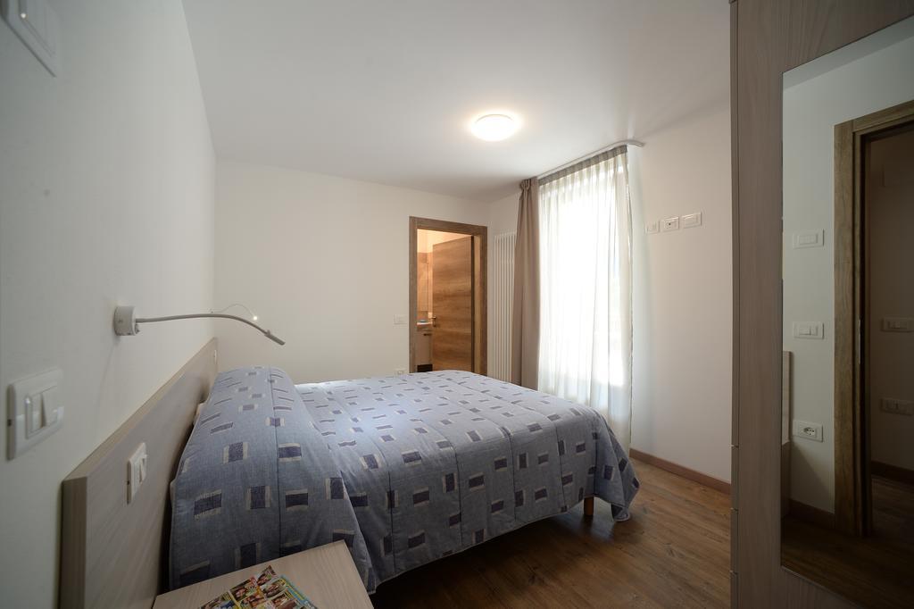 La Casa Al Noce Aparthotel Mezzana  Phòng bức ảnh