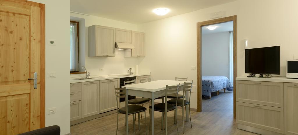 La Casa Al Noce Aparthotel Mezzana  Phòng bức ảnh