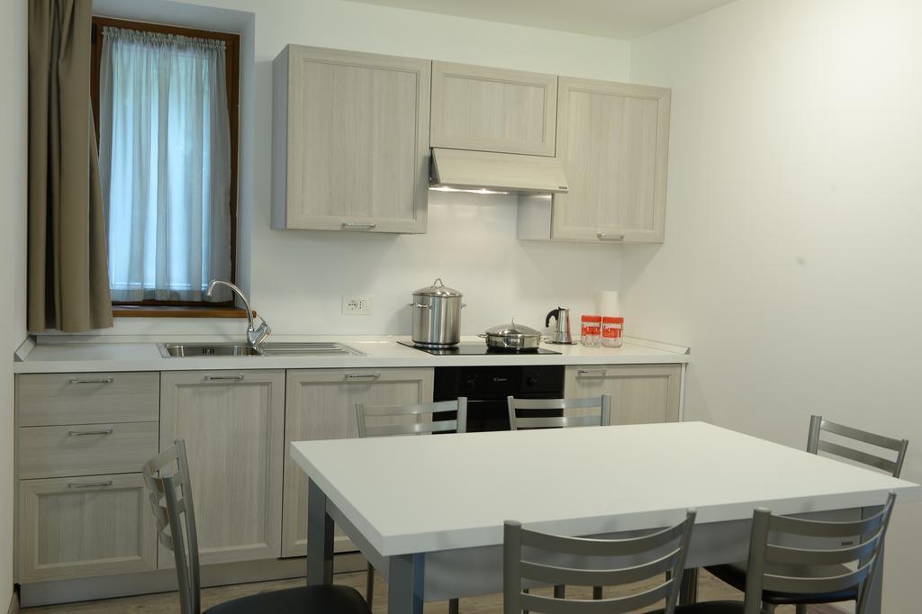 La Casa Al Noce Aparthotel Mezzana  Phòng bức ảnh