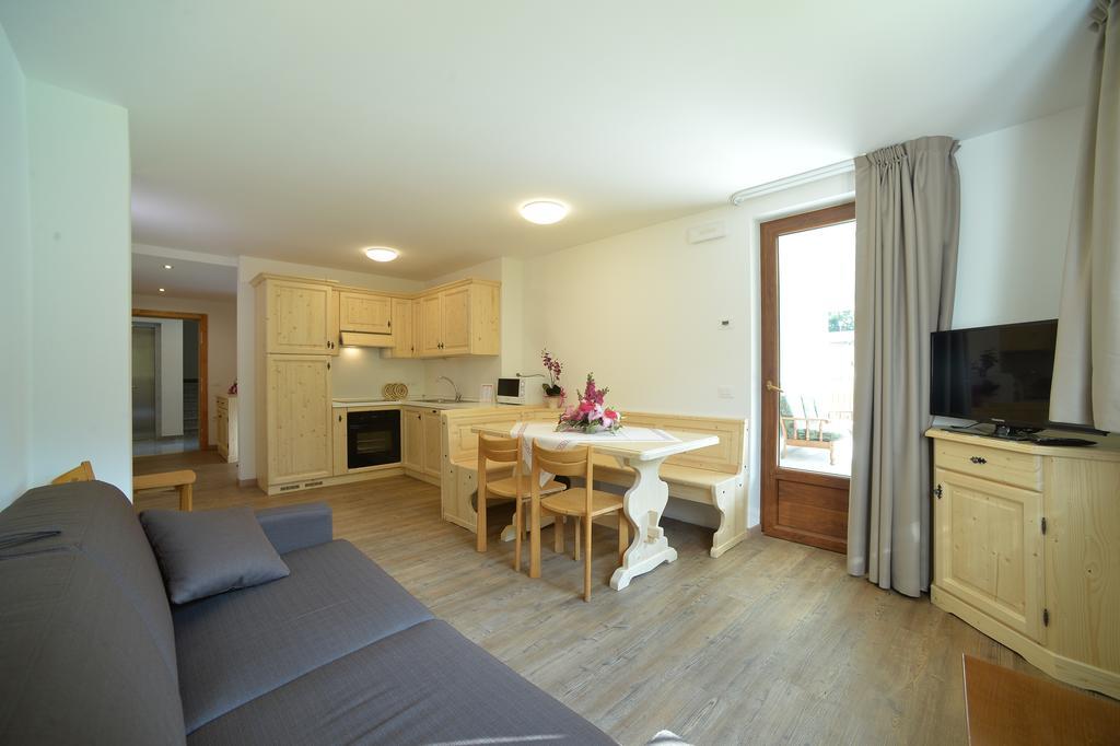 La Casa Al Noce Aparthotel Mezzana  Ngoại thất bức ảnh