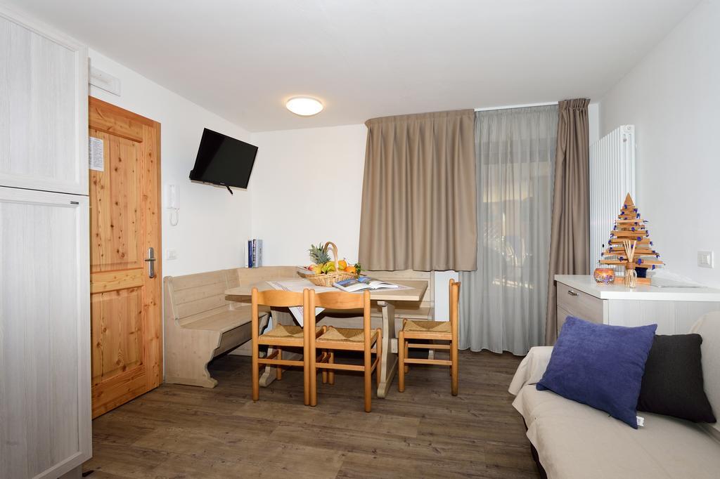 La Casa Al Noce Aparthotel Mezzana  Ngoại thất bức ảnh