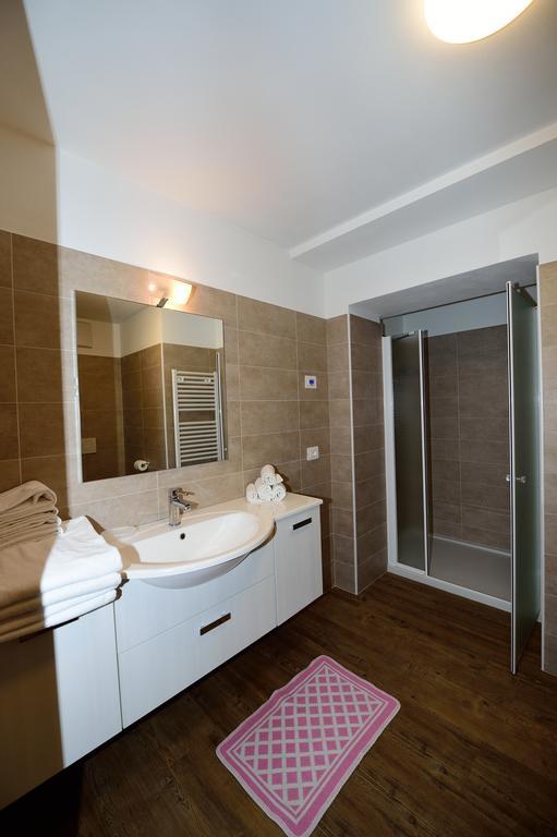 La Casa Al Noce Aparthotel Mezzana  Ngoại thất bức ảnh